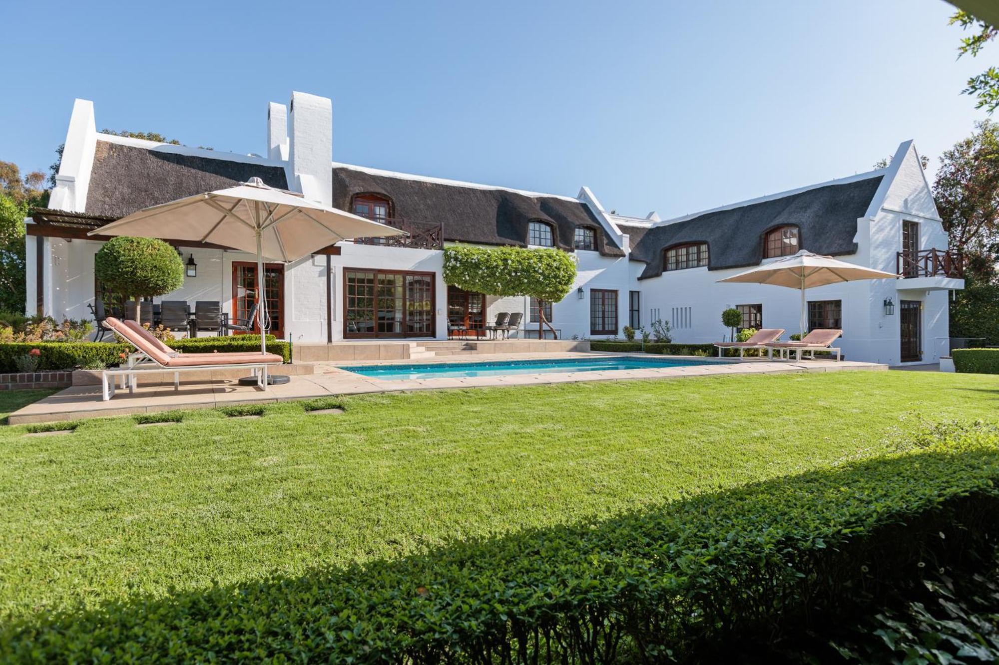 Die Rietdak - Reetdachhaus Mit Vier Schlafzimmern Cape Town Exterior photo