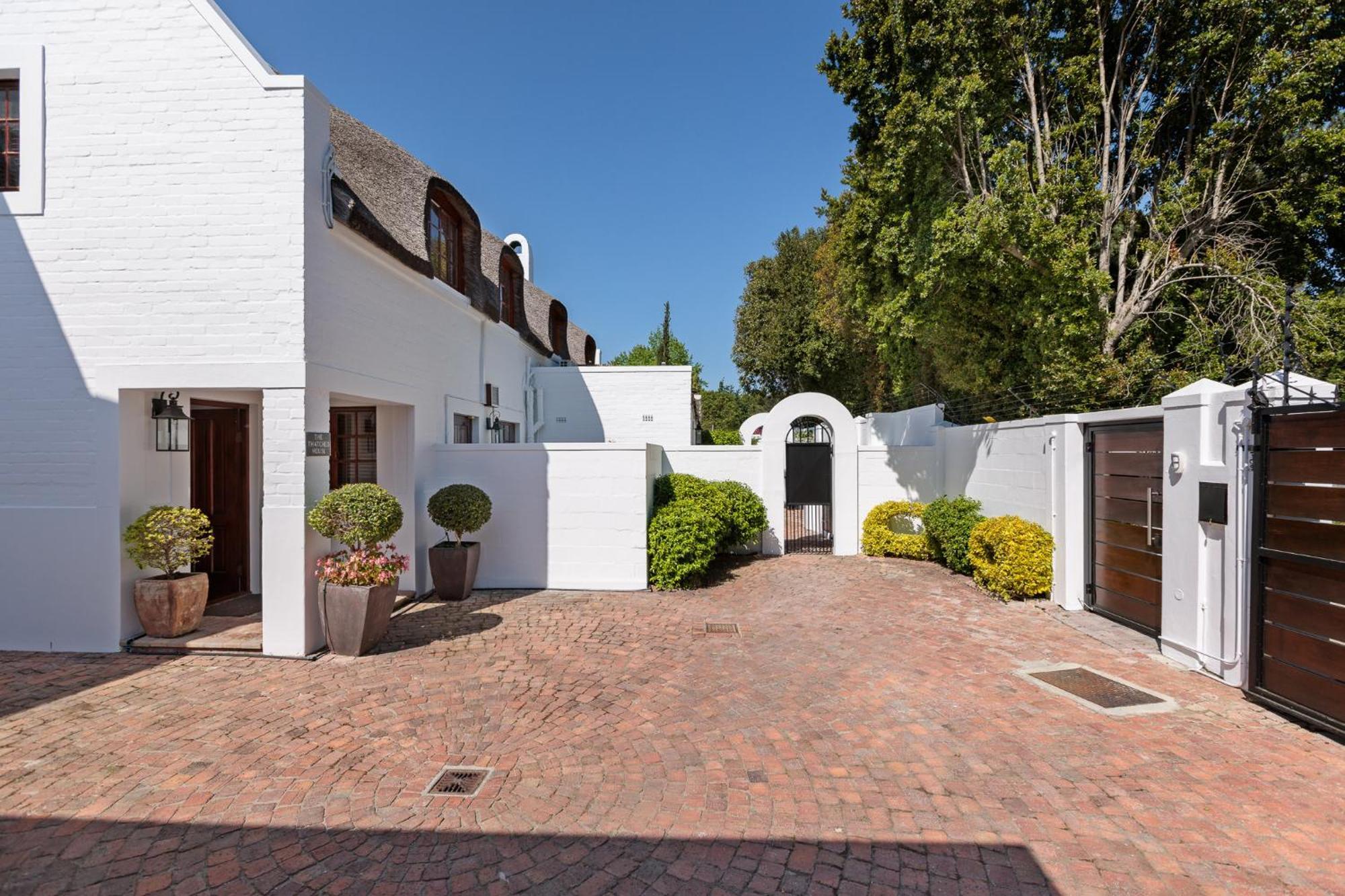 Die Rietdak - Reetdachhaus Mit Vier Schlafzimmern Cape Town Exterior photo