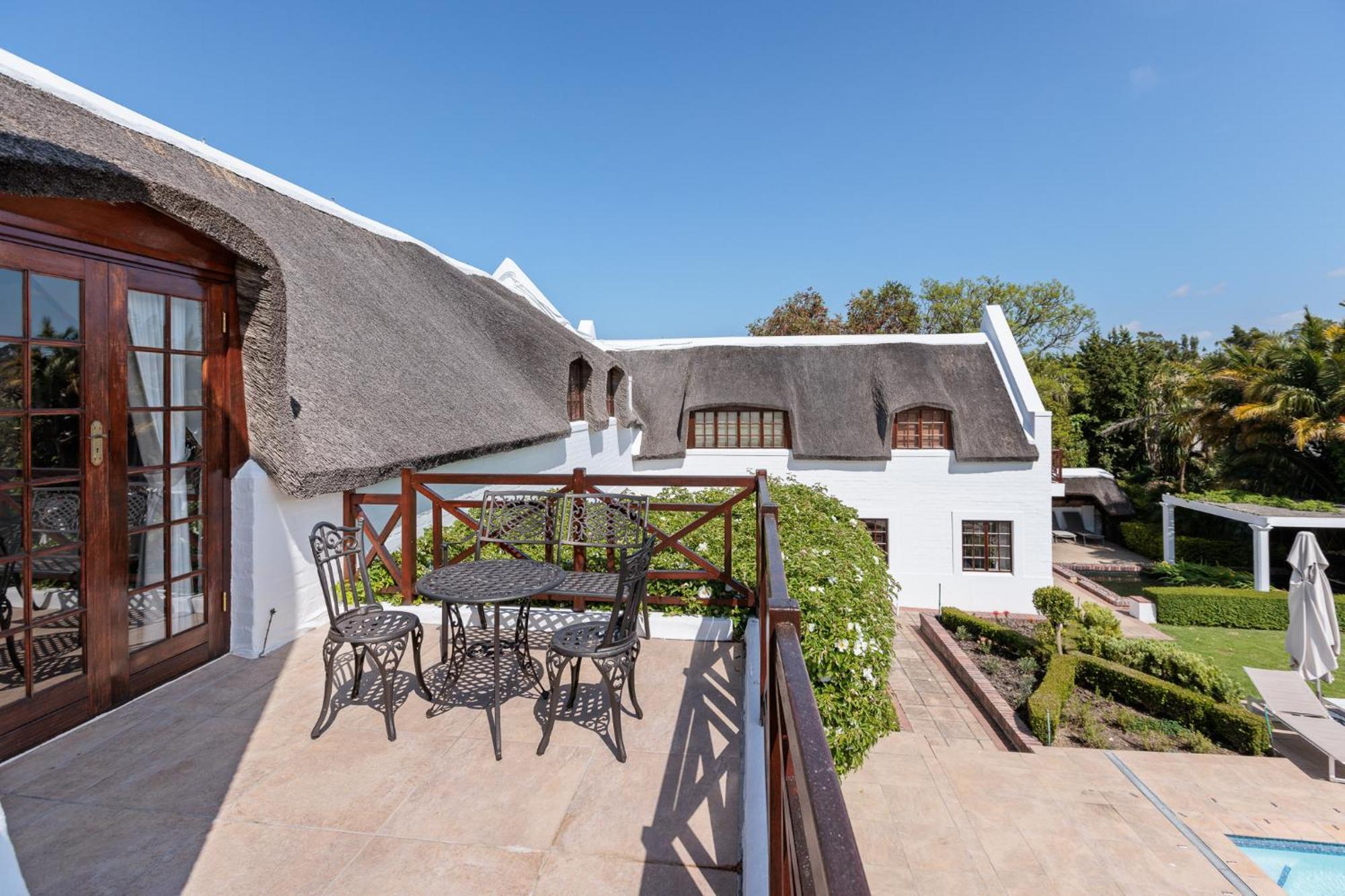 Die Rietdak - Reetdachhaus Mit Vier Schlafzimmern Cape Town Exterior photo